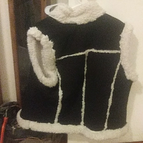 Vest - Picture 3 of 4
